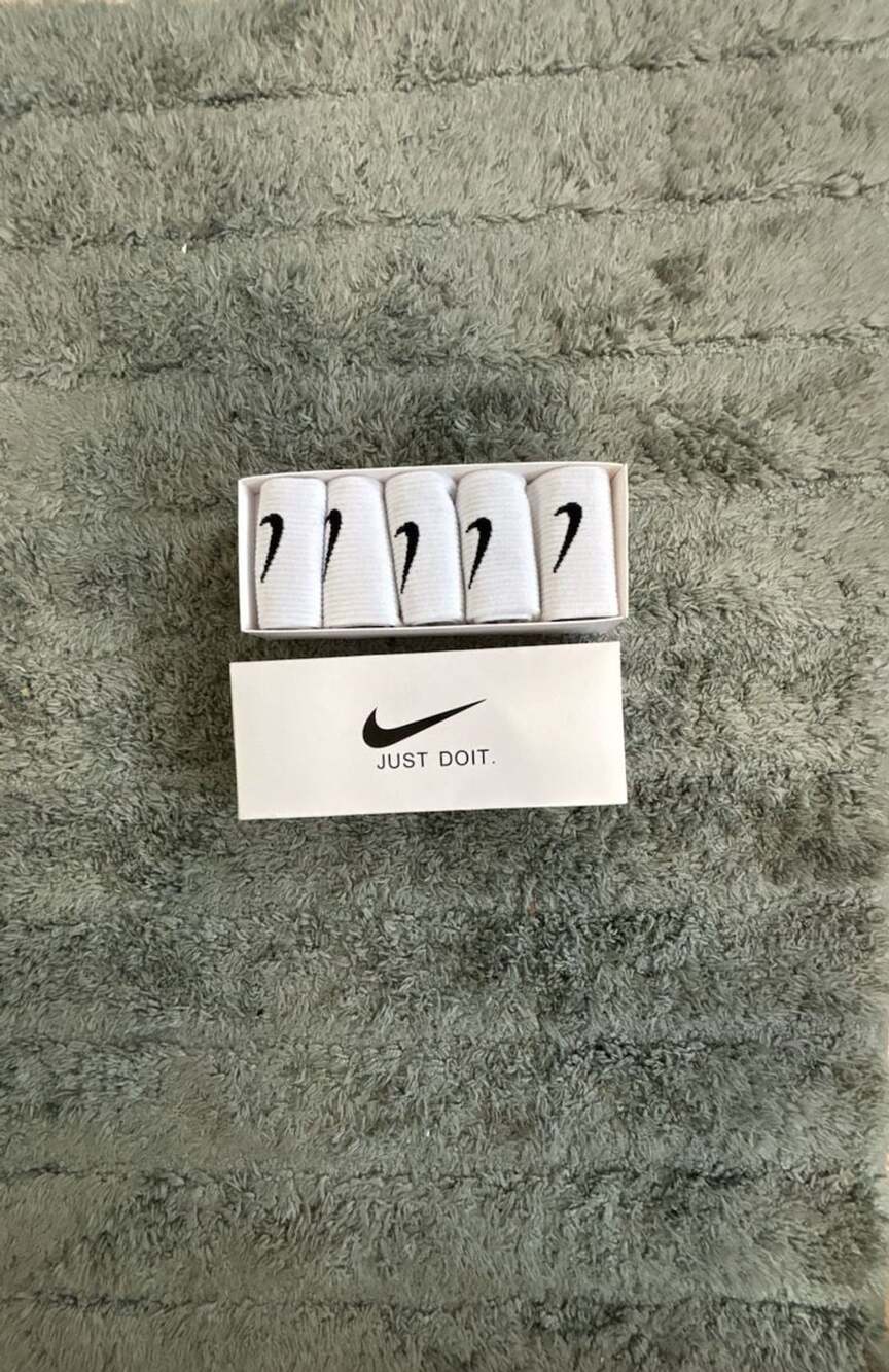 Nike Unisex White Crew Socks 5-Pair Gift Set
